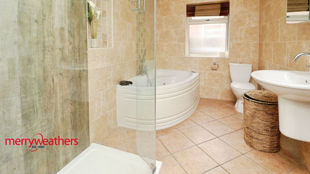 Property photo 2 of 14 Bathroom