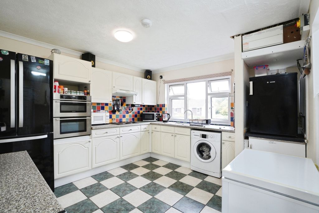 Property photo 2 of 17 Photo