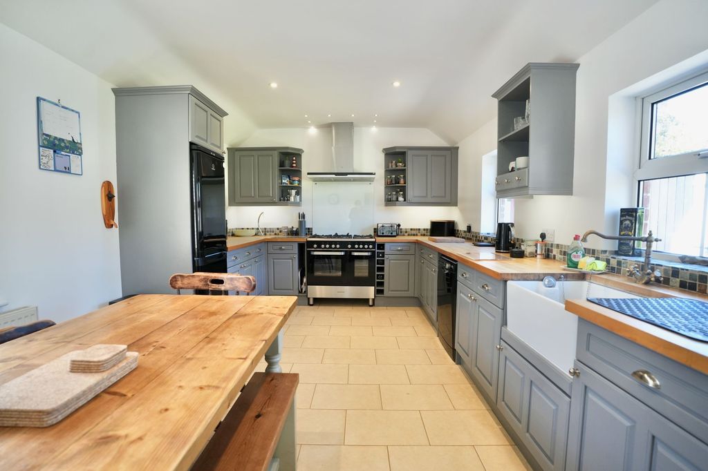 Property photo 3 of 35