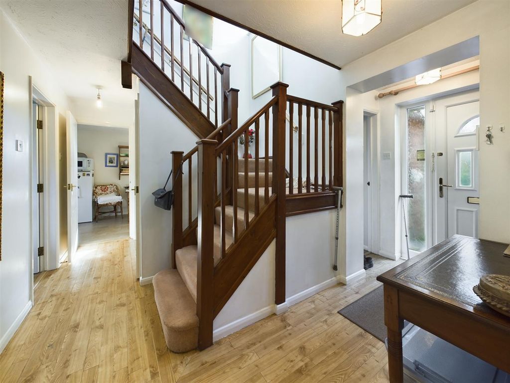 Property photo 2 of 20