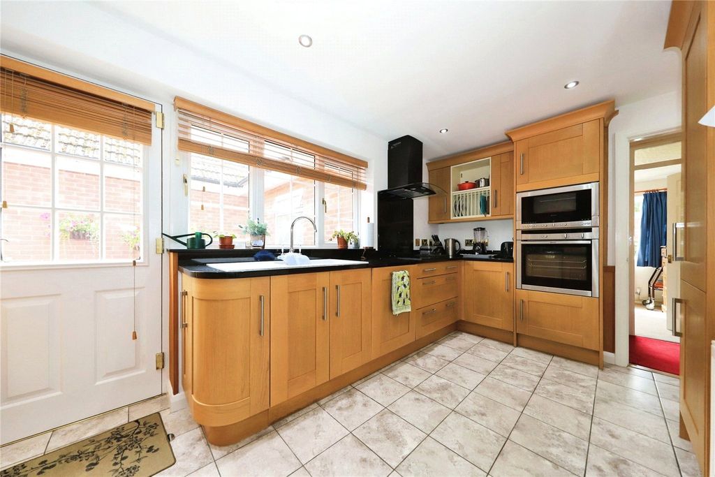 Property photo 3 of 19 Breakfast Kitchen