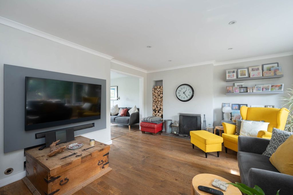 Property photo 3 of 28