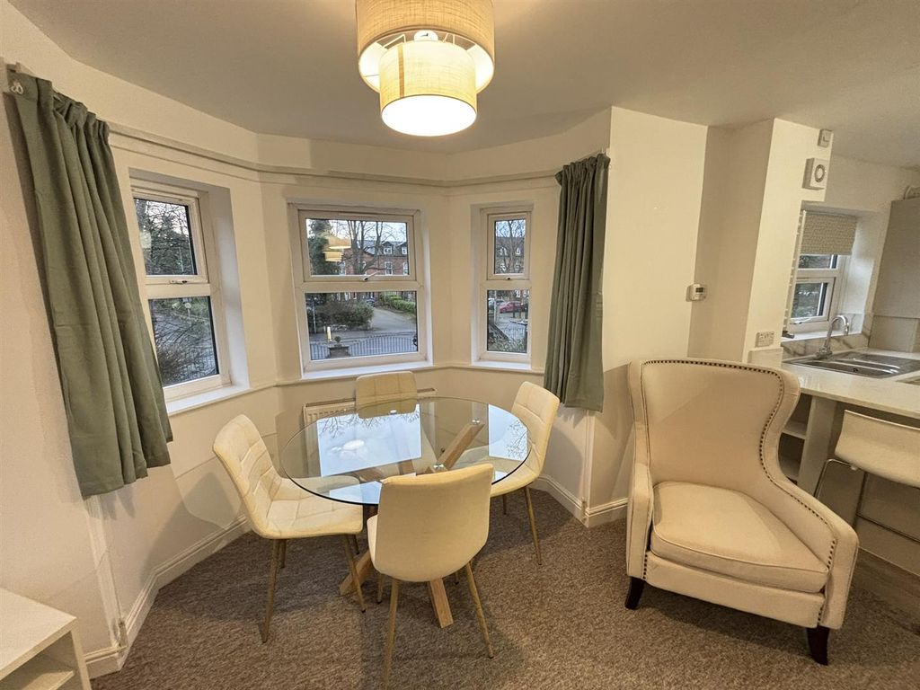 Property photo 3 of 23 Dining Area