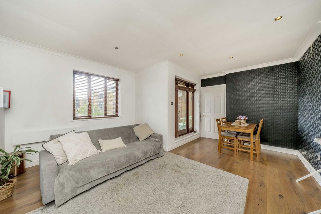 Property photo 2 of 5