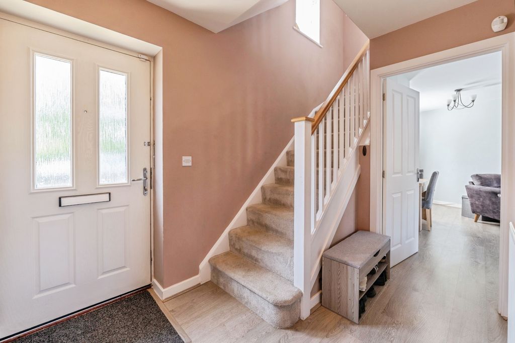Property photo 2 of 17 23Markhamsclosemarkhamsclosebasildonss155Nb-11