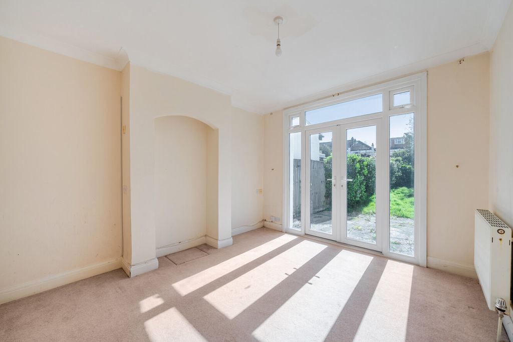 Property photo 3 of 16 1446665-8-69E5F38...