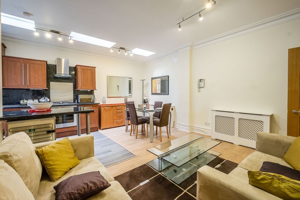 Property photo 3 of 11 2-9-Ashburn-Garde...