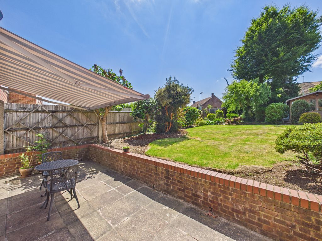 Property photo 3 of 15 Cam01354G0-Pr0735-Still015