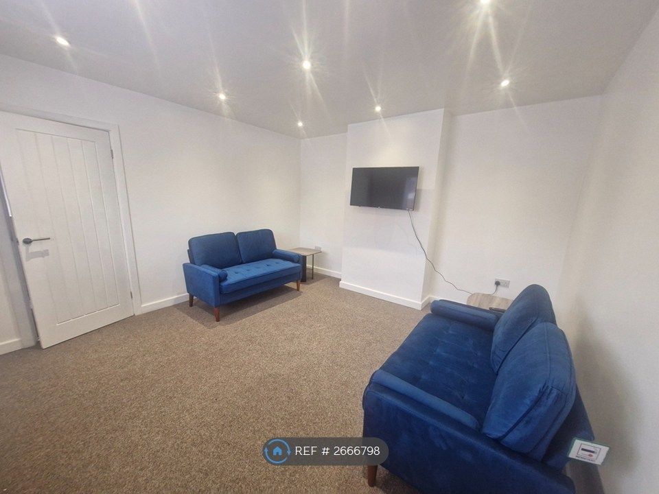 Property photo 2 of 15 Living Room