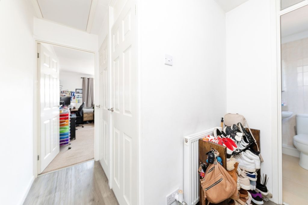 Property photo 1 of 17 Entrance Hall