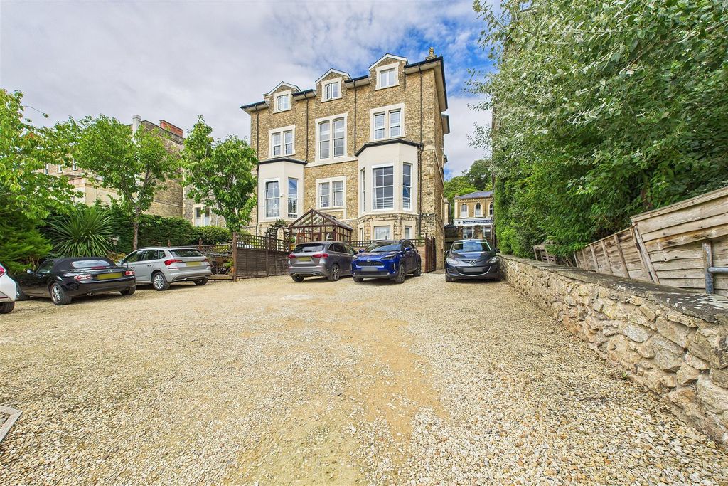 Property photo 1 of 21
