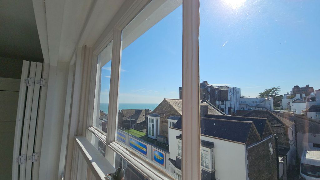 Property photo 2 of 33