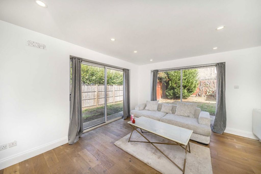 Property photo 2 of 7