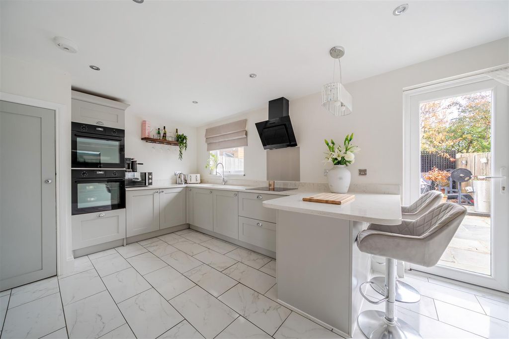 Property photo 2 of 22