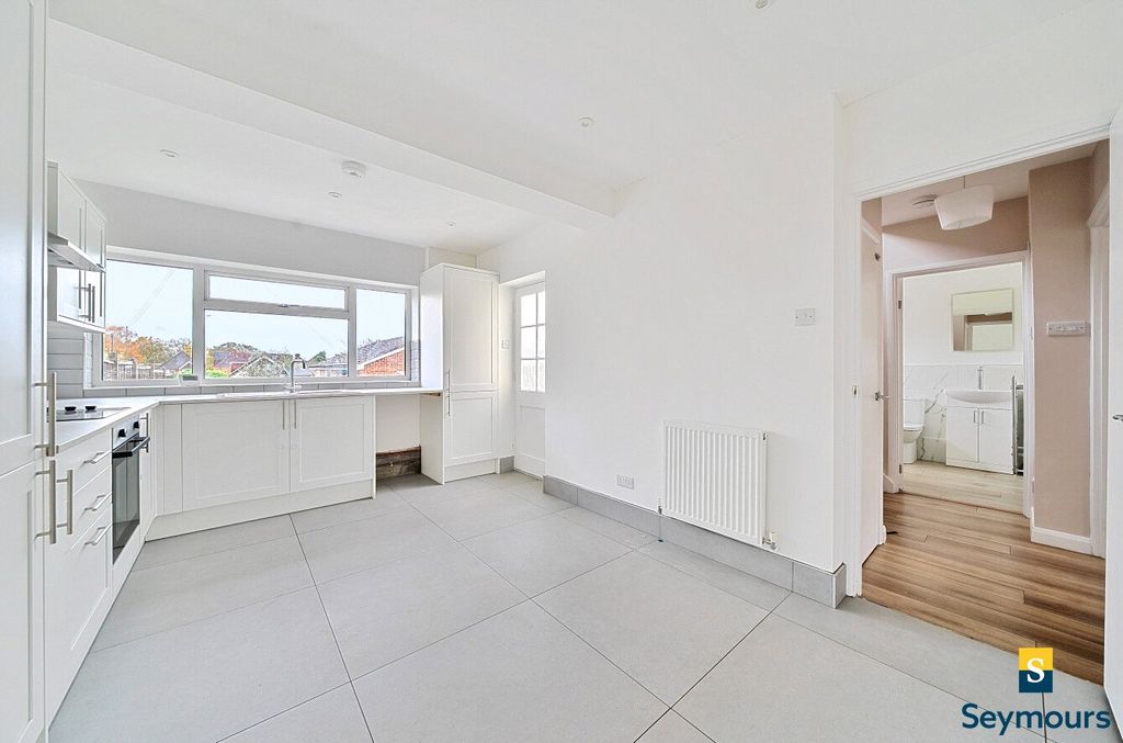 Property photo 3 of 20 Kitchen