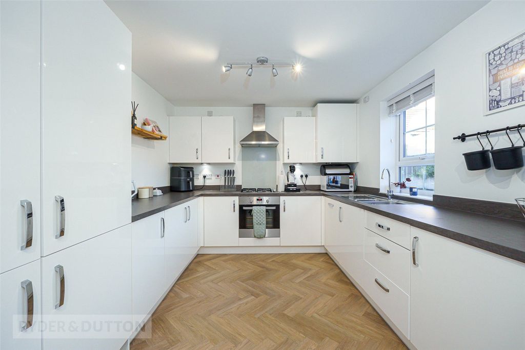 Property photo 3 of 20 Dining Kitchen