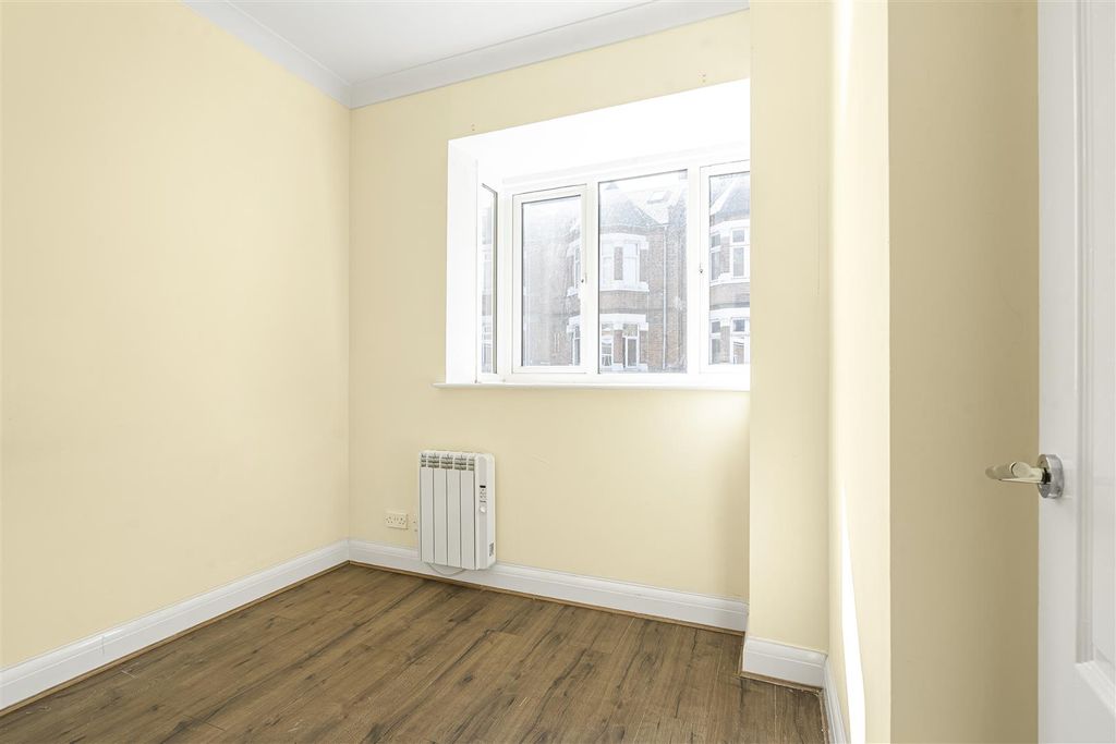 Property photo 3 of 12 6_60297.Jpg