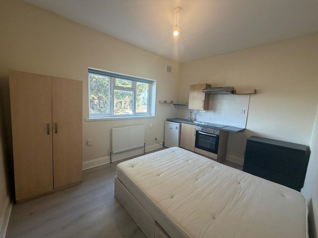 Property photo 1 of 2