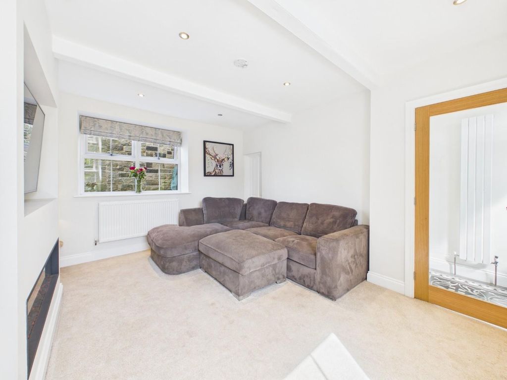 Property photo 3 of 17 Cam04899G0-Pr0361-Still017.Jpg