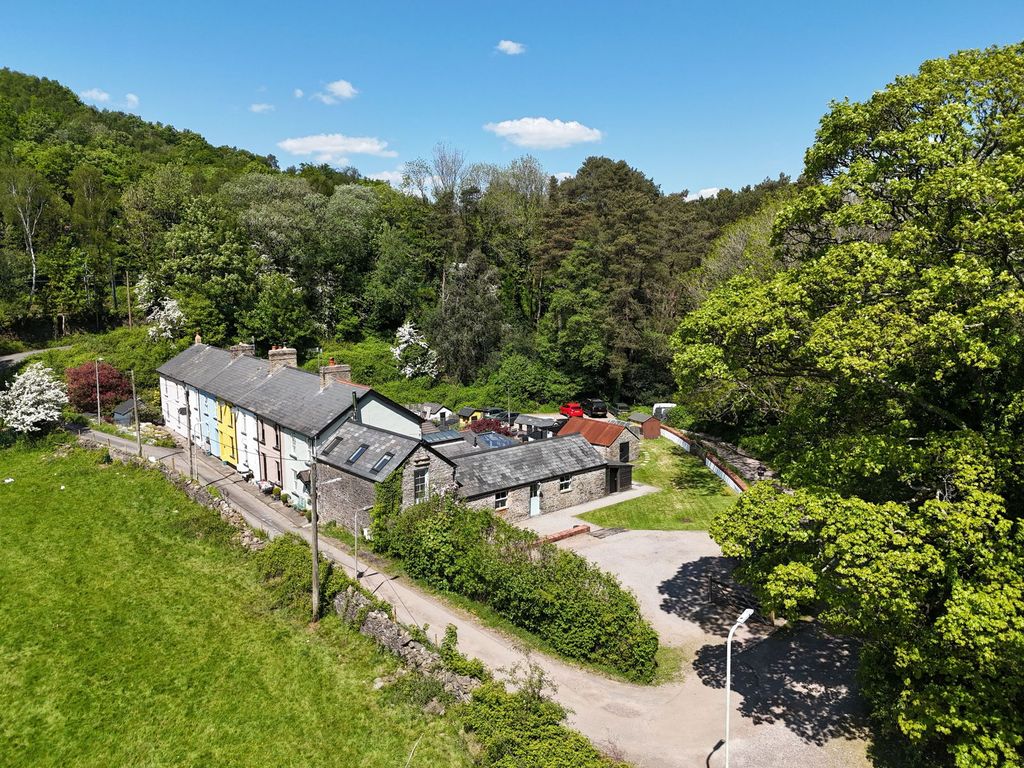 Property photo 2 of 25