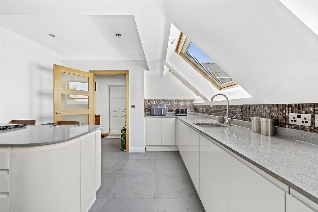 Additional image 13 of 3 bed flat for saleCrows Road, Epping CM16