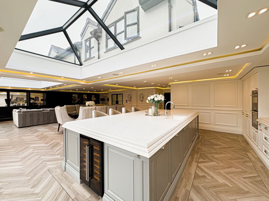 Property photo 2 of 32