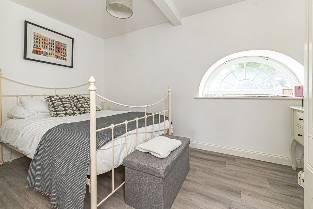 Additional image 7 of 2 bed flat for saleOld Road, Leighton Buzzard LU7