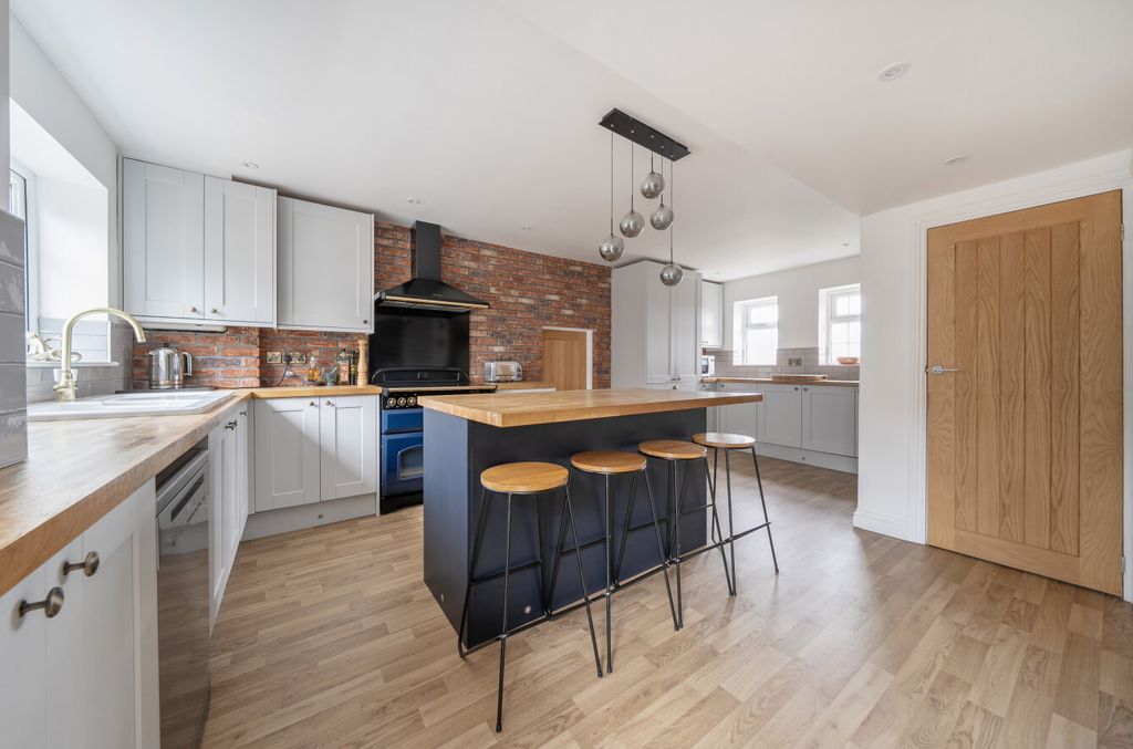 Property photo 2 of 22 1415900-6-69A19d2...