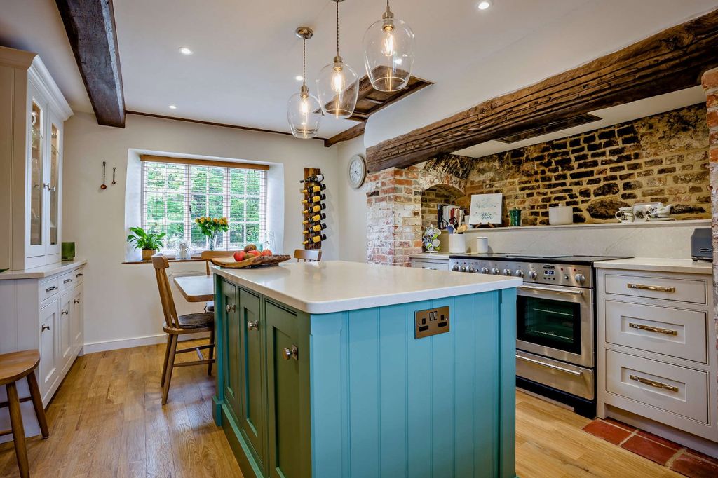 Property photo 3 of 24 Kitchen/B'fast Room