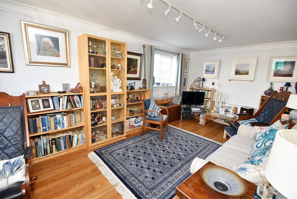 Property photo 2 of 10 Sitting Room