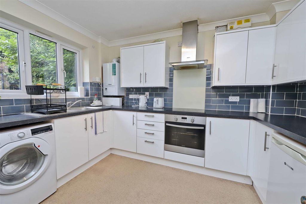 Property photo 2 of 12 Kitchen