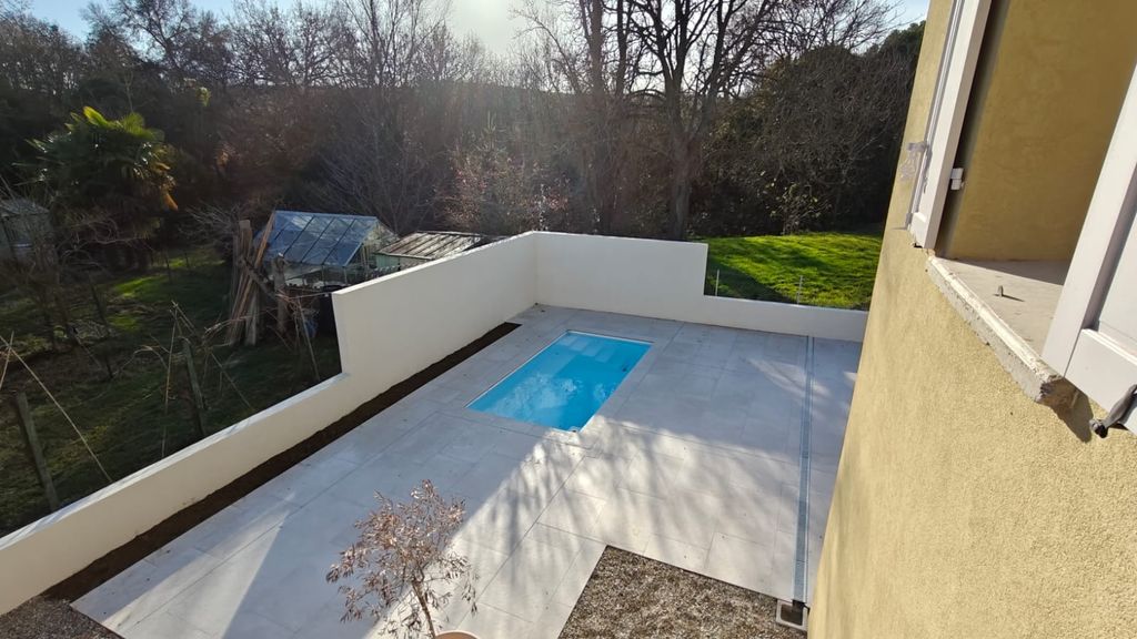 Property photo 1 of 28