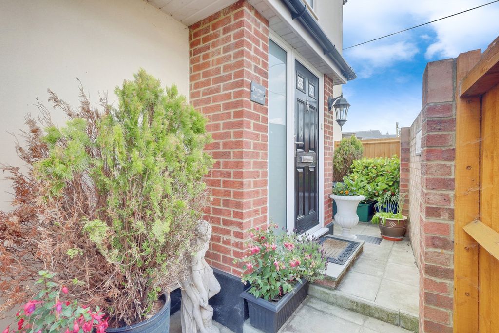 Property photo 1 of 39