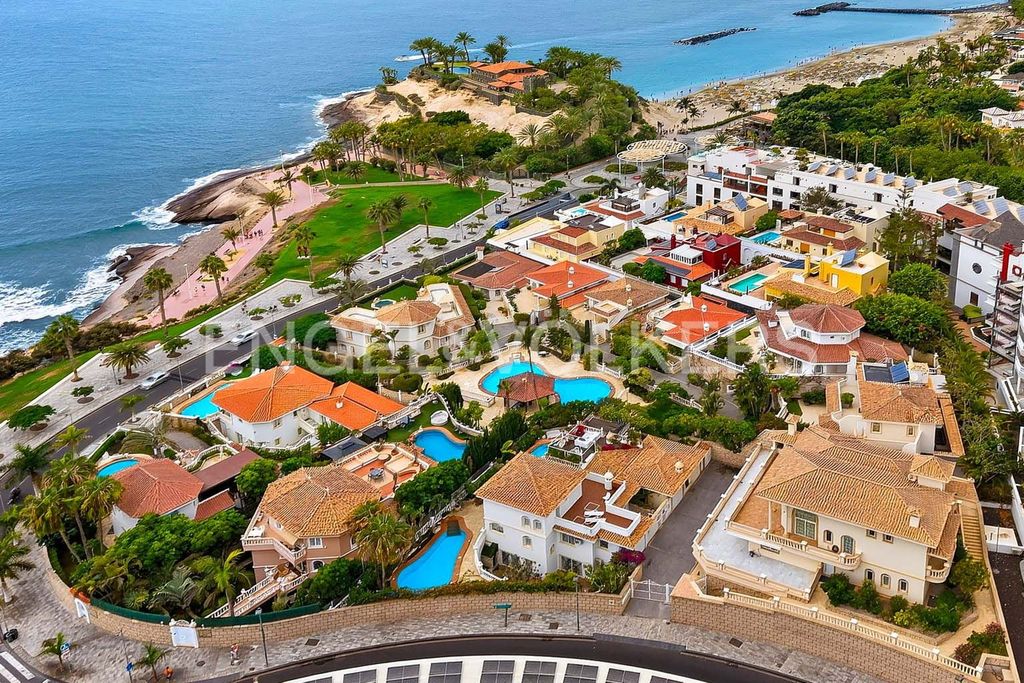 Property photo 1 of 70 Exclusive Villa Just 200 Meters From The Sea In Playa Del Duque