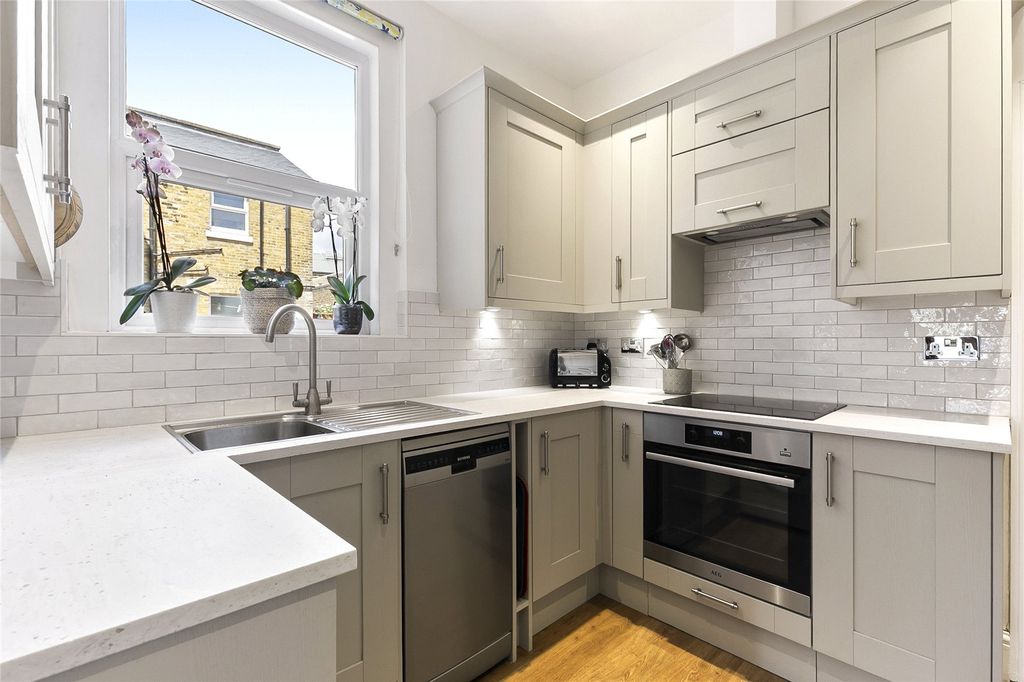 Property photo 2 of 10 Kitchen