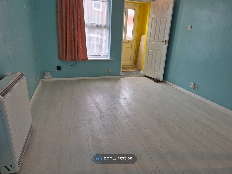 Property photo 3 of 11 Living