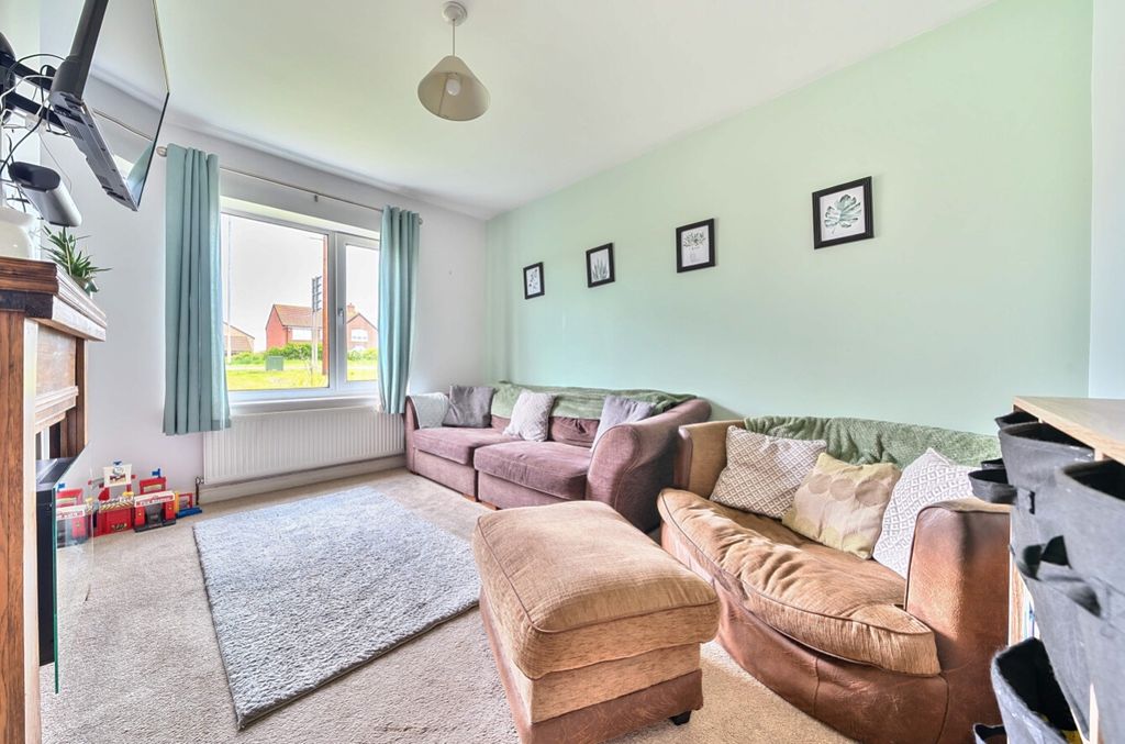 Property photo 3 of 16 1-681d6A5B8E4Ed-1289687-Arw-1