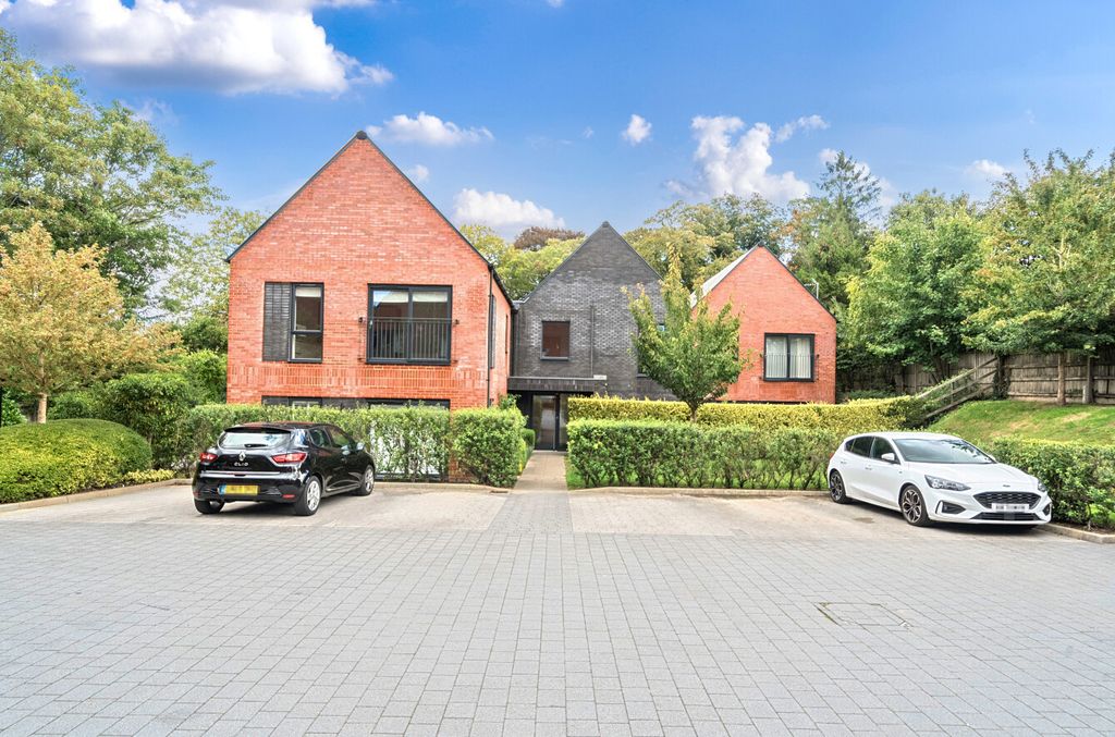 Property photo 1 of 12 1346848-2-68Beb62...