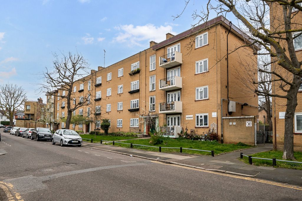 Property photo 2 of 12 1436090-13-69c6A3...