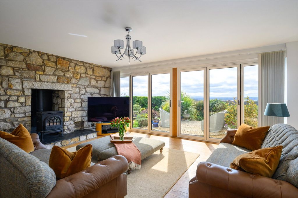 Property photo 2 of 35 Sitting Room