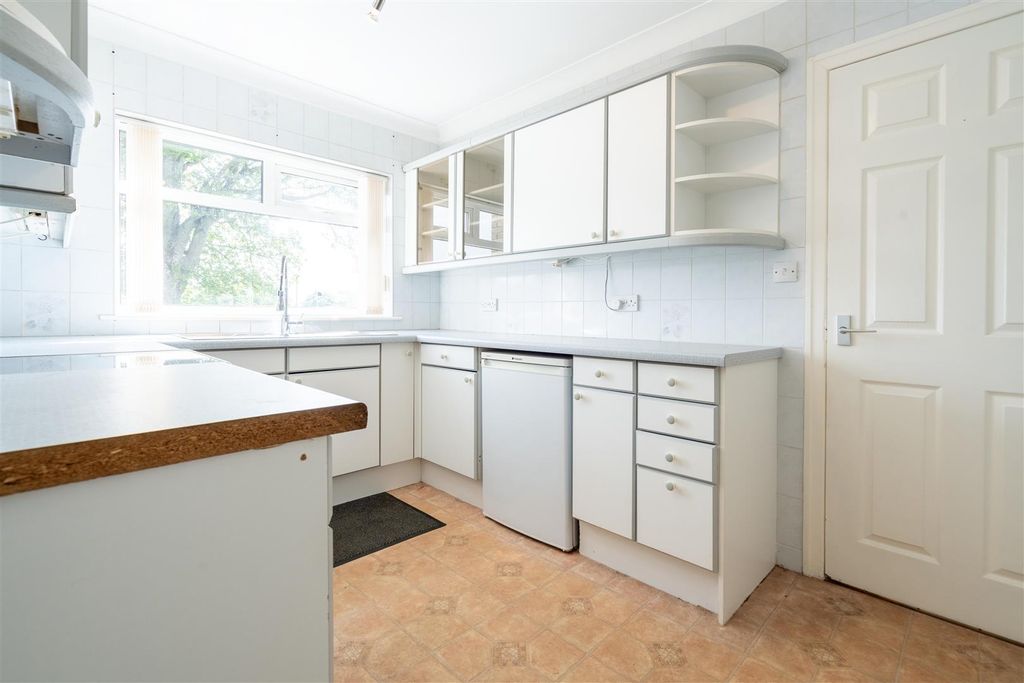 Property photo 3 of 12 Kitchen