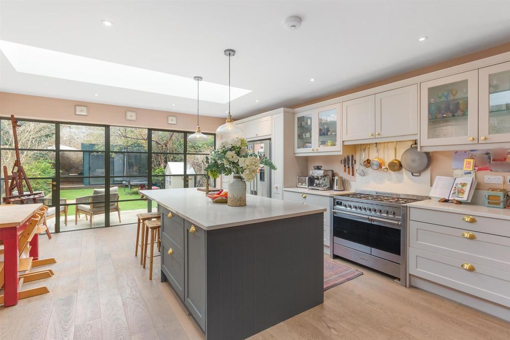 Property photo 2 of 18 386B7593-Hdr.Jpg