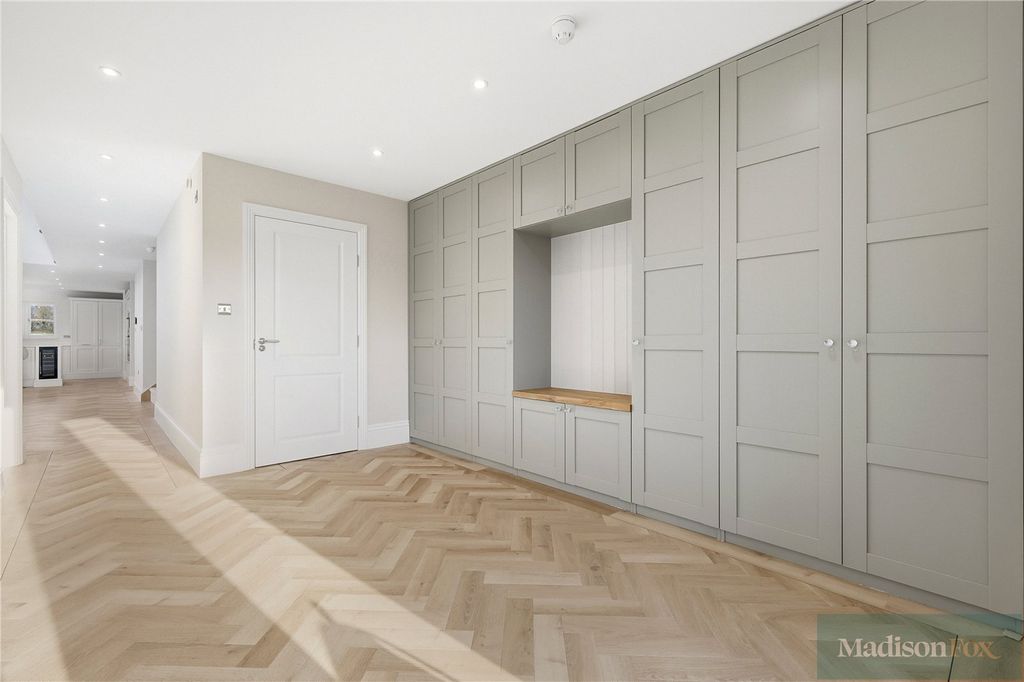 Property photo 2 of 42 Picture No. 11