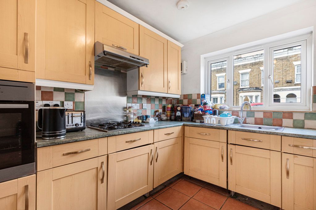 Property photo 3 of 31 Kitchen