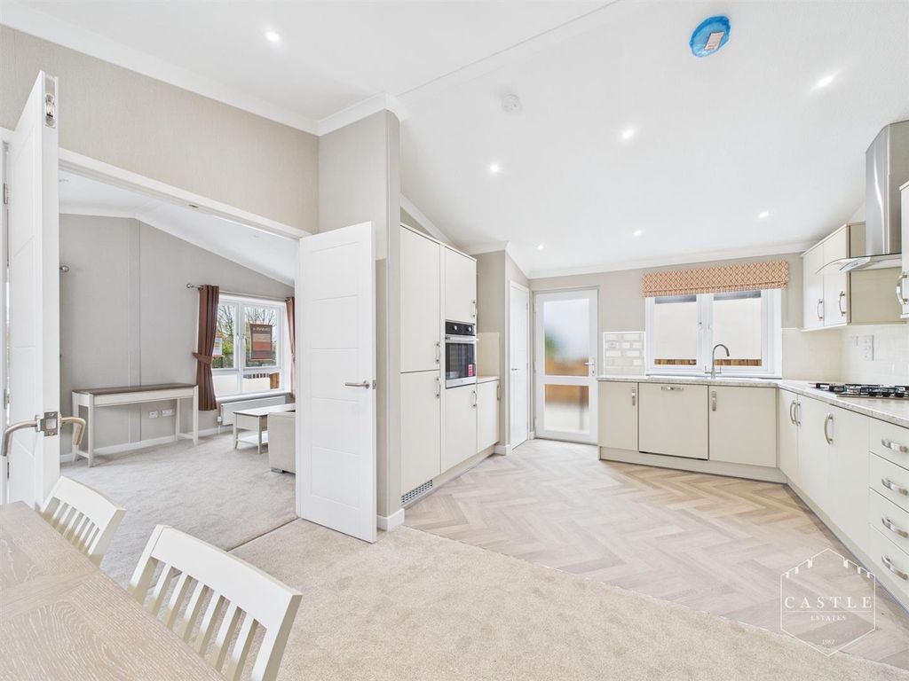 Property photo 3 of 15 Dining Kitchen