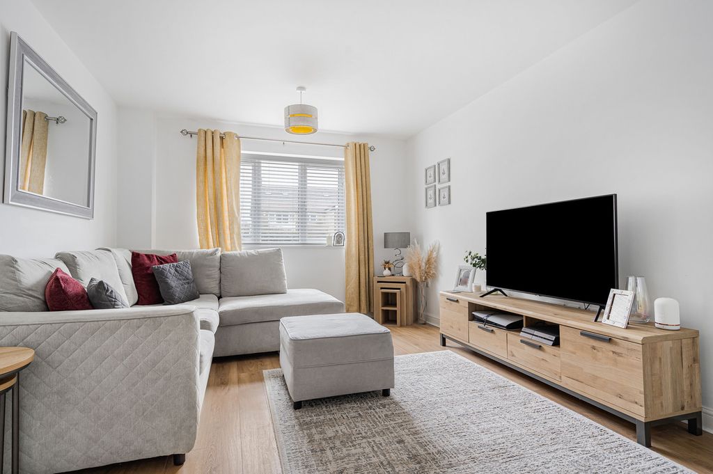 Property photo 3 of 20