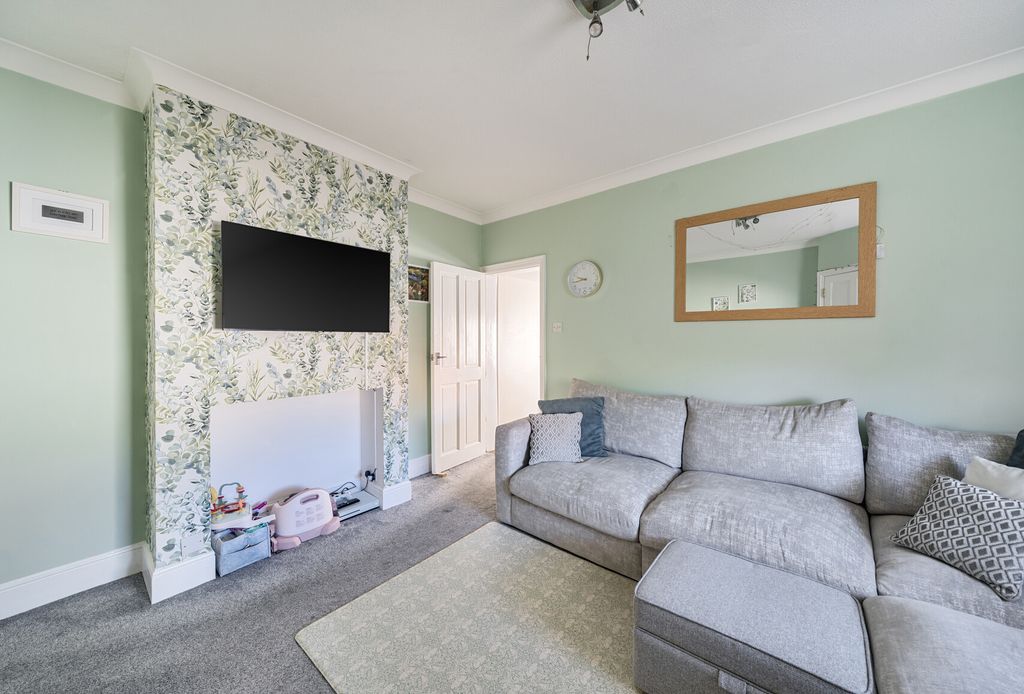 Property photo 3 of 10 1348290-9-68Baa87...