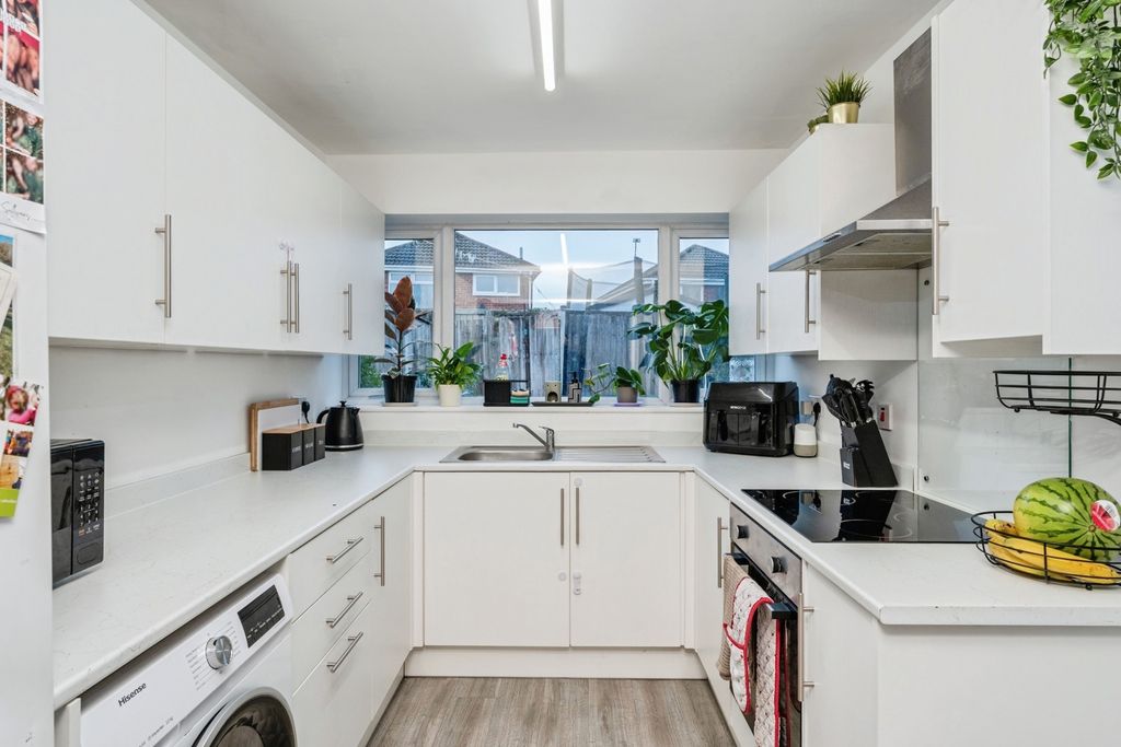 Property photo 2 of 24 Kitchen