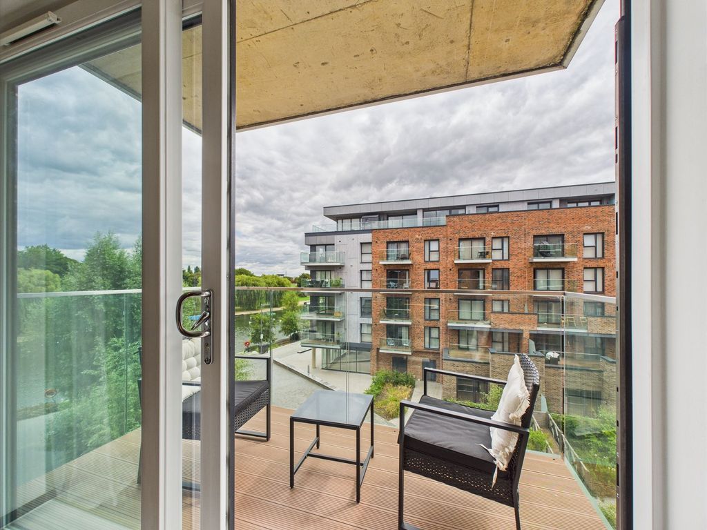 Property photo 2 of 18