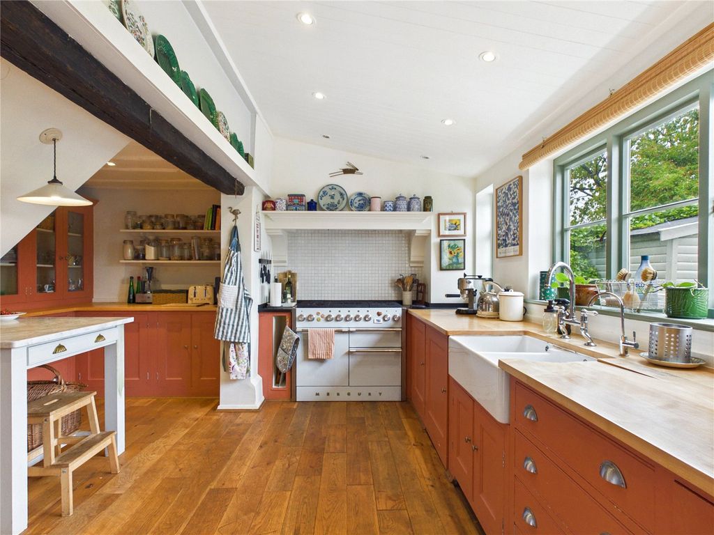 Property photo 2 of 34 Picture No. 14
